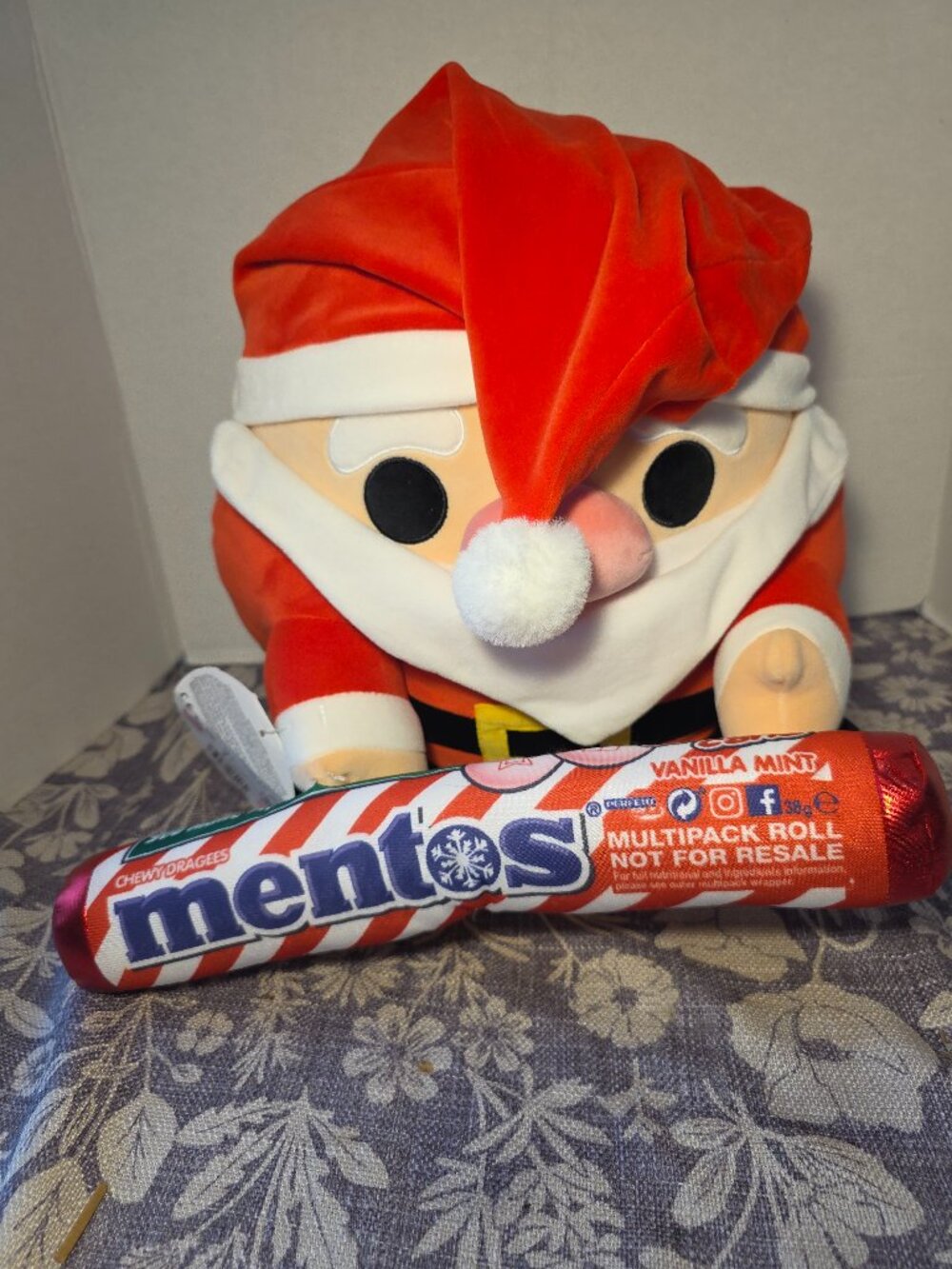 Snackles Christmas Santa Claus and Mentos 14-Inch Plush by ZURU